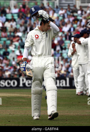 England captain Michael Vaughan shows his dejection after he was out for for 42 during the fifth day of theThird npower Test match against India at The Brit Oval, Kennington, London. Stock Photo