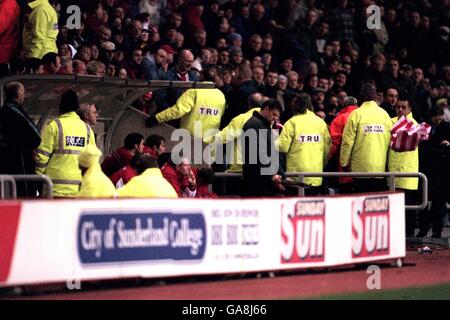 Soccer - FA Barclaycard Premiership - Sunderland v Middlesbrough. Sunderland fans throw their shirts at Peter Reid Stock Photo