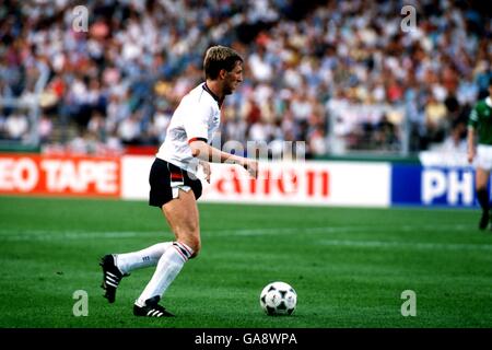 Soccer - European Championships - Euro 88 West Germany - Group Two - Ireland v England - Neckarstadion Stock Photo