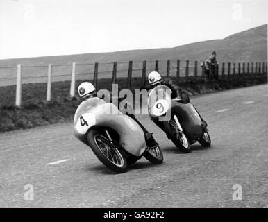 Motor Cycling - Isle of Man TT Races. (L-R) Geoff Duke leads from Alastair King Stock Photo