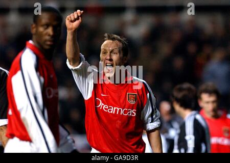 Soccer - AXA FA Cup - Quarter Final - Newcastle United v Arsenal. Lee Dixon, Arsenal Stock Photo
