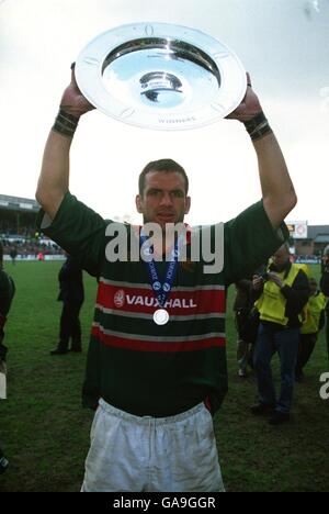 Rugby Union - Zurich Premiership - Leicester Tigers v Newcastle Falcons. Leicester Tigers' captain Martin Johnson holds the Zurich Premiership trophy Stock Photo