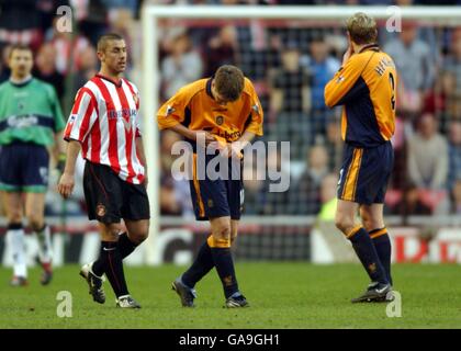 Soccer - FA Barclaycard Premiership - Sunderland v Liverpool. Liverpool's Michael Owen looks at his injury after Sunderland's Claudio Reyna got sent off for a challenge on the England striker Stock Photo