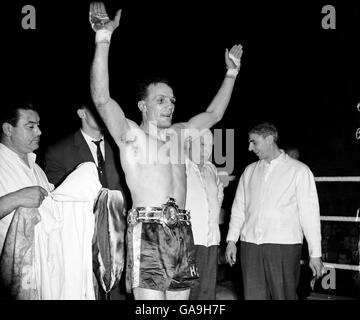 Henry Cooper celebrates with his Lonsdale Belt after defeating Brian London in fifteen rounds Stock Photo