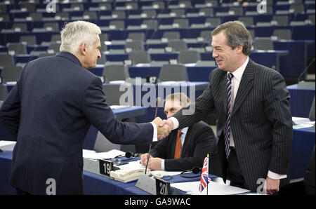 Strasbourg, France. 19th Jan, 2011. European Parliament President Jerzy Buzek (L) and British MEP Nigel FARAGE during discussion on Conclusions of the European Council meeting at European Parliament in Strasbourg, France on 2011-01-19 by Wiktor Dabkowski | usage worldwide © dpa/Alamy Live News Stock Photo