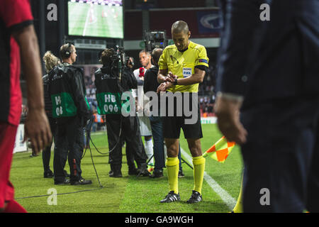 Copenhagen, Denmark. August 3rd 2016. Referee Liran Liany (ISR) during the UEFA Champions League qualification match between FC Copenhagen and FC Astra Giurgiu at Telia Parken. FC Copenhagen won the match 3-0 and a through to the play-off round. © Samy Khabthani/Alamy Live News Stock Photo