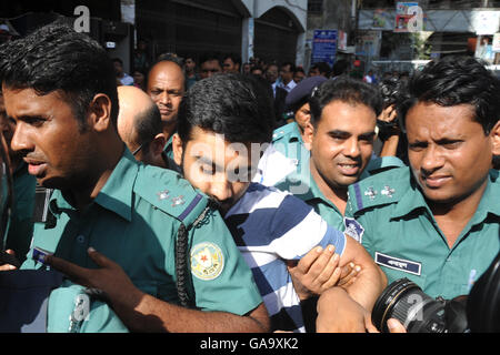 Dhaka, Bangladesh. 04th Aug, 2016. Bangladesh police escort Canadian university student, Tahmid Hasib (C) towards the court as suspects in the Holey Artisan Bakery terror attack, in Dhaka on August 4, 2016. A British national and a student at a Canadian university who were dining at a Bangladeshi cafe when it was besieged by jihadists July 2, 2016, have been arrested on suspicion of involvement in the attack. Credit:  Sajjad Nayan/Alamy Live News Stock Photo