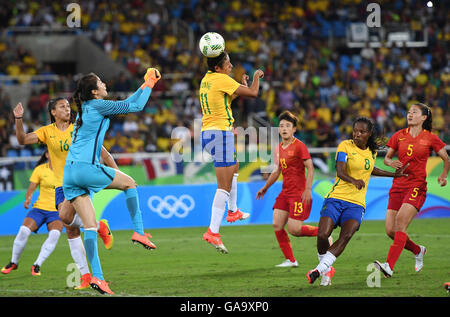 Cristiane of Brazil (c) in action against goalie Lina Zhao of China during the Women's First Round Group E soccer match between Brazil and China at Olympic Stadium prior to the Rio 2016 Olympic Games in Rio de Janeiro, Brazil, 3 August 2016. The Rio 2016 Olympic Games take place from 05 to 21 August. Others left to right; Beatriz of Brazil, Fengyue Pang of China, Formiga of Brazil, Haiyan Wu of China. Photo: Soeren Stache/dpa Stock Photo