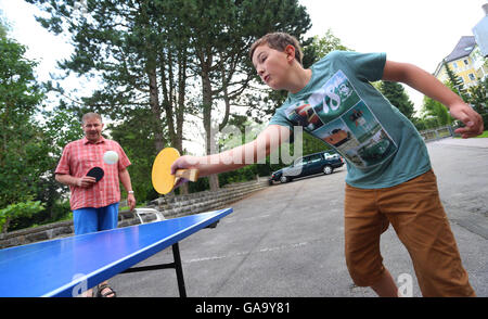 Bad Woerishofen, Germany. 26th July, 2016. Mario Weinrich and his 11-year-old son Leonard playing Ping-Pong at the Familien&KindHaus (Family & Child House) in Bad Woerishofen, Germany, 26 July 2016. PHOTO: KARL-JOSEF HILDENBRAND/dpa/Alamy Live News Stock Photo