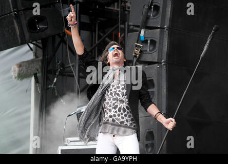 Wacken, Germany. 4th Aug, 2016. US Rock band Foreigner with singer Kelly Hansen performing at the Wacken Open Air festival in Wacken, Germany, 4 August 2016. 75,000 fans celebrate the (according to the organisers) worldwide biggest Heavy Metal festival. PHOTO: AXEL HEIMKEN/dpa/Alamy Live News Stock Photo