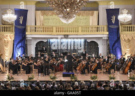 Cesky Krumlov, Czech Republic. 04th Aug, 2016. Jazz musician Arturo Sandoval, accompanied by the South Czech Philharmonic, performs at International Music Festival Cesky Krumlov, Czech Republic, August 4, 2016. © Vaclav Pancer/CTK Photo/Alamy Live News Stock Photo