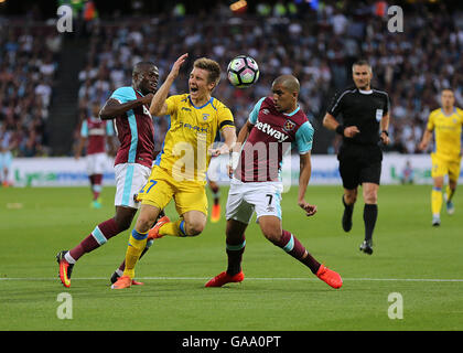 Olympic Stadium, London, UK. 04th Aug, 2016. Europa League Football Qualifying 2nd Leg. West Ham versus NK Domzale. West Ham United's Sofiane Feghouli, West Ham United Midfielder Cheikhou Kouyate and NK Domzale's Gaber Dobrovoljc clash on the ball © Action Plus Sports/Alamy Live News Stock Photo