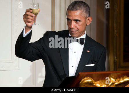 Washington, Us. 05th Jan, 2012. United States President Obama makes a toast in honor of Prime Minister Lee Hsien Loong in the East Room of the White House in Washington, DC on Tuesday, August 2, 2016. Credit: Leigh Vogel/Pool via CNP - NO WIRE SERVICE - © dpa/Alamy Live News Stock Photo