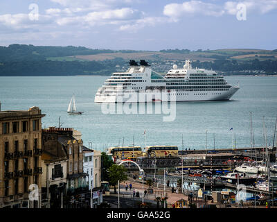 GB - DEVON: Torquay harbour, 5th August, 2016. MS Seabourn Quest (Nassau) arrival in Torbay with Torquay harbour in foreground, Devon, UK 05.August 2016 Credit:  nagelestock.com/Alamy Live News Stock Photo