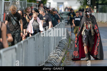 Wacken, Germany. 5th Aug, 2016. Heavy metal fans in the streets outside the festival site for the Wacken Open Air festival in Wacken, Germany, 5 August 2016. 75,000 fans are attending what organisers say is the largest heavy metal festival in the world. PHOTO: AXEL HEIMKEN/DPA/Alamy Live News Stock Photo