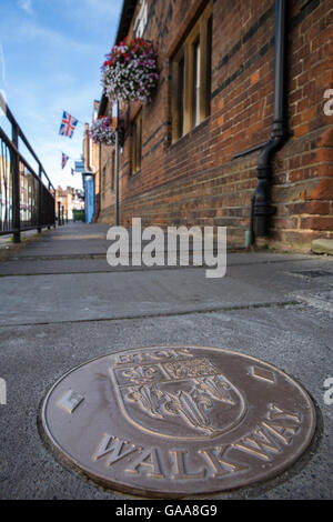 Eton, UK. 5th August, 2016. A bronze roundel marker for the Eton Walkway outside the Eton Porny school. The two-mile walkway connects 18 significant points of interest around the historic town. Credit:  Mark Kerrison/Alamy Live News Stock Photo