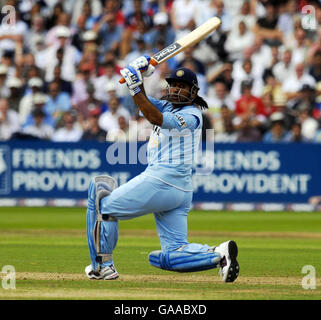 India's Mahendra Dhoni on his way to 50 during the Seventh NatWest One Day International at Lord's, London. Stock Photo