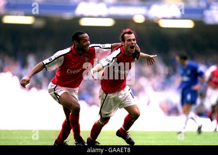 Soccer - AXA FA Cup Final - Arsenal v Chelsea. Arsenal's Fredrik Ljungberg celebrates scoring the 2nd goal against Chelsea with Thierry Henry Stock Photo