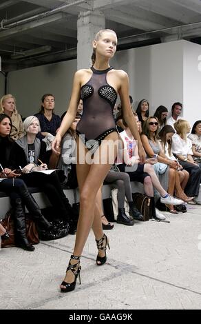 London Fashion Week - Danielle Scutt  (Topshop) Show Stock Photo