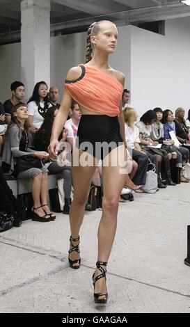 London Fashion Week - Danielle Scutt  (Topshop) Show Stock Photo