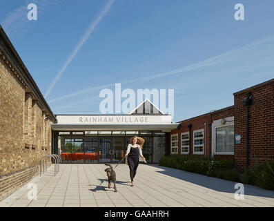 Arrival area with recessed reception. Rainham Village Primary School, Rainham, United Kingdom. Architect: Walters and Cohen Ltd, 2015. Stock Photo