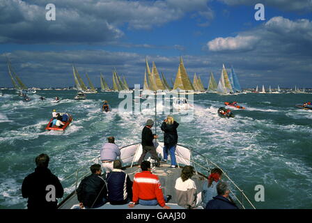 AJAX NEWS PHOTOS.1989. SOLENT, ENGLAND.  - ROUND THE WORLD RACE START - THE WHITBREAD ROUND THE WORLD RACE GETS AWAY TO A BREEZY START OFF PORTSMOUTH ON THE 1ST LEG OF A 27,500 MILE RACE.   PHOTO:JONATHAN EASTLAND/AJAX.   REF:CD212042/37 Stock Photo