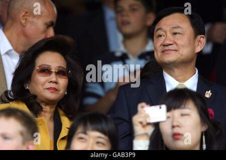 Soccer - Barclays Premier League - Fulham v Manchester City - Craven Cottage. Manchester City owner Thaksin Shinawatra and his wife Pojaman Stock Photo