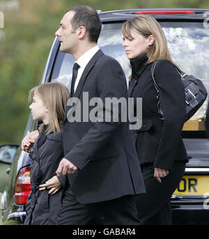 Mark Porcelli and family, father of Ben Porcelli who was killed in crash, arriving for the funeral of Colin McRae and son Johnny at East Chapel, Daldowie Crematorium. Stock Photo