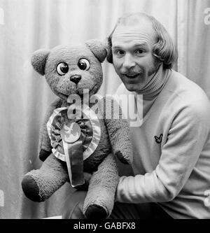 Ventriloquits and comedian, Roger de Courcey with his TV bear, Nookie, in his dressing room at the London Palladium. Stock Photo