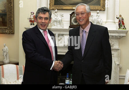 Gordon Brown meets Goh Chok Tong Stock Photo