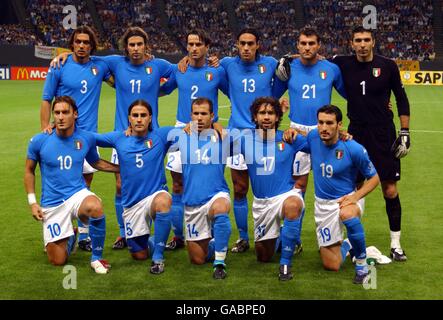 Soccer -FIFA World Cup 2002 - Group G - Italy v Ecuador. Italian team group Stock Photo