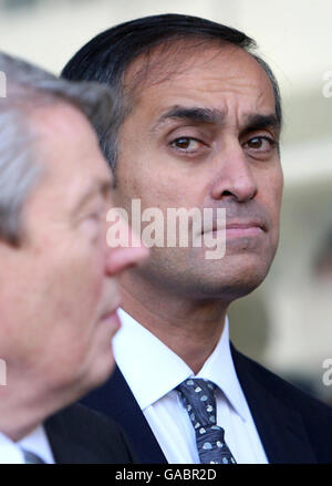 Gordon Brown visits Basildon hospital Stock Photo