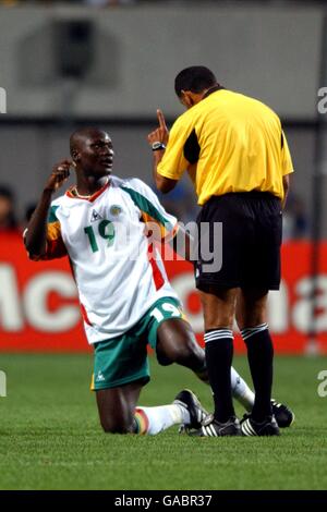 Senegal's Papa Bouba Diop celebrates scoring against France Stock Photo -  Alamy