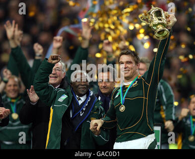 South Africa President Thabo MBeki celebrates with John Smit during the IRB Rugby World Cup Final match at Stade de France, Saint Denis, France. Stock Photo