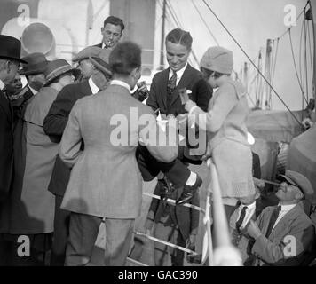 Charlie Chaplin Visits England Stock Photo