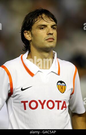 Fernando morientes valencia hi-res stock photography and images