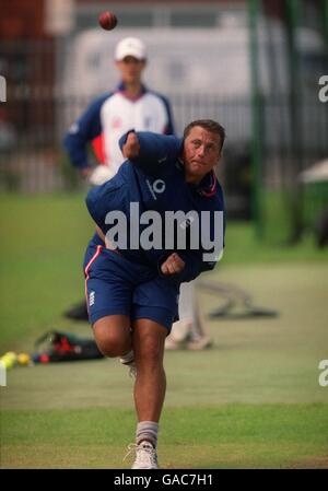 International Cricket - 3rd Test - England v Sri Lanka - Nets. England's Darren Gough practices his bowling Stock Photo