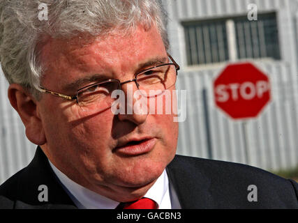 Defence Secretary Des Browne speaks to media after opening the first Army barracks to be built and completed under a Private Finance Initiative at Aliwal Barracks, Tidworth Camp, Wiltshire. Stock Photo