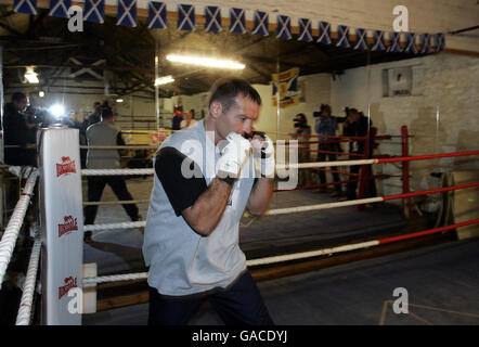 Boxing - Scott Harrison Photo Call - Phoenix Amateur Boxing Club. Scotland's Scott Harrison during a photo call at the Phoenix Amateur Boxing Club in Glasgow. Stock Photo