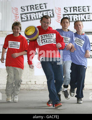 Manchester United and England's Wayne Rooney meets winners of the Coca-Cola street striker competition at Towngate Business Centre, Walkden, Manchester. Stock Photo