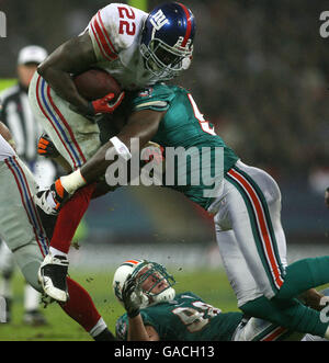 NO FILM, NO VIDEO, NO TV, NO DOCUMENTARY - The New York Giants David Tyree  (85) and Reuben Droughns (22) celebrate a 17-14 Giants' victory in Super  Bowl XLII at University of