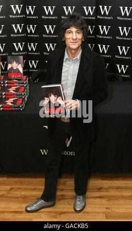 Paul mccartney book signing waterstones