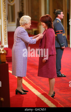 Denise Marshall, from London, is made an OBE by The Queen at Buckingham Palace. Stock Photo