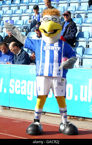 Soccer - Coca-Cola Football League One - Brighton and Hove Albion v Leeds United - Withdean Stadium. Brighton and Hove Albion mascot Gully Stock Photo