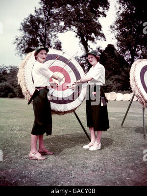 Archery - Female Archers at Oxford. Archery at Oxford. Stock Photo