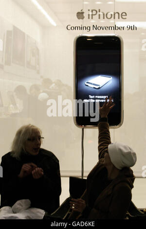 Apple fans queue for the new iPhone the iPhone 6s and iPhone 6s plus at ...