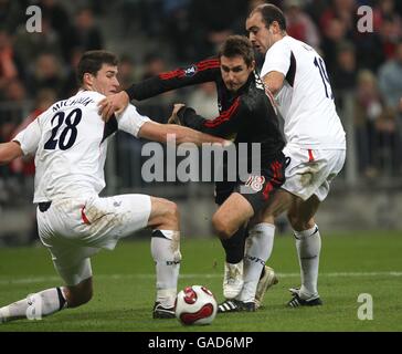 Lubomir Michalik, Bolton Wanderers and Miroslav Klose, Bayern Munich battle for the ball Stock Photo