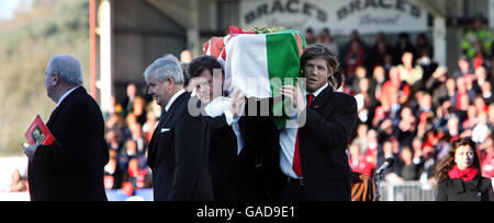 The coffin of Wales and Llanelli rugby legend Ray Gravell is carried from Stradey Park, the home of Llanelli Rugby Club today by current and former players, left to right Gareth Jenkins and Simon Easterby. A public sevice was held in the stadium followed by a private cremation. Stock Photo