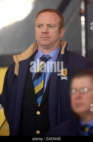 Soccer - UEFA European Championship 2008 Qualifying - Group B - Scotland v Italy - Hampden Park. Alex McLeish, Scotland manager Stock Photo