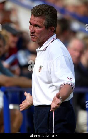 Athletic Bilbao Manager Jupp Heynckes watches his team draw 1-1 against Leicester City Stock Photo